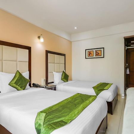 Treebo Trend Hotel Parker Ahmedabad Exterior foto