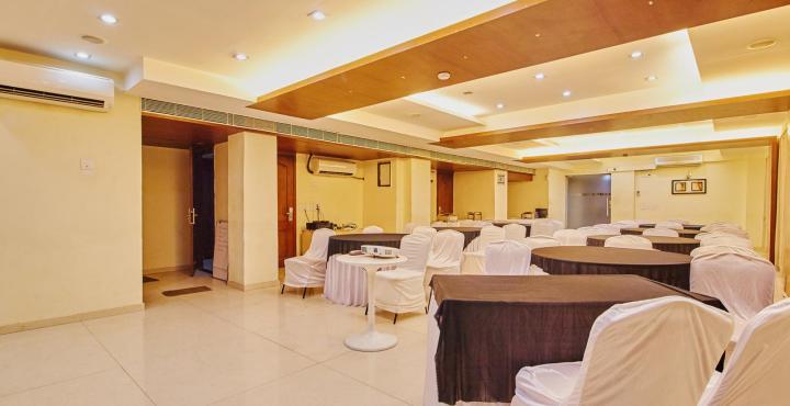 Treebo Trend Hotel Parker Ahmedabad Exterior foto