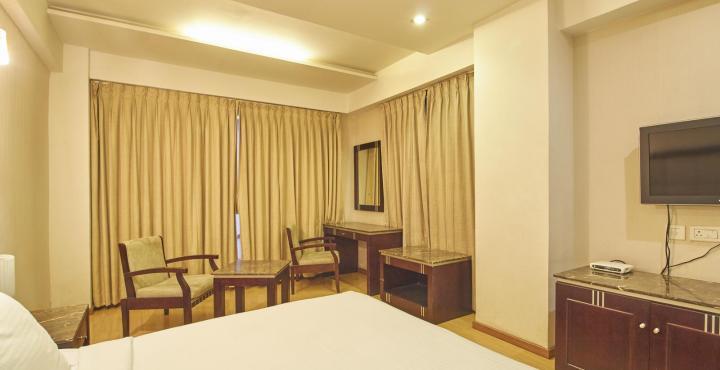 Treebo Trend Hotel Parker Ahmedabad Exterior foto