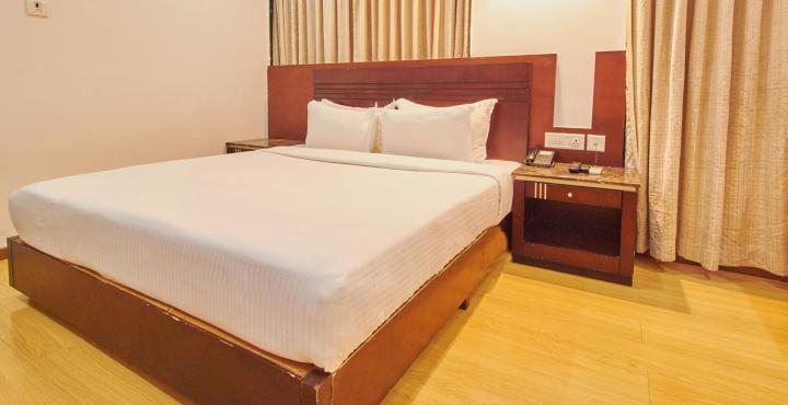 Treebo Trend Hotel Parker Ahmedabad Exterior foto