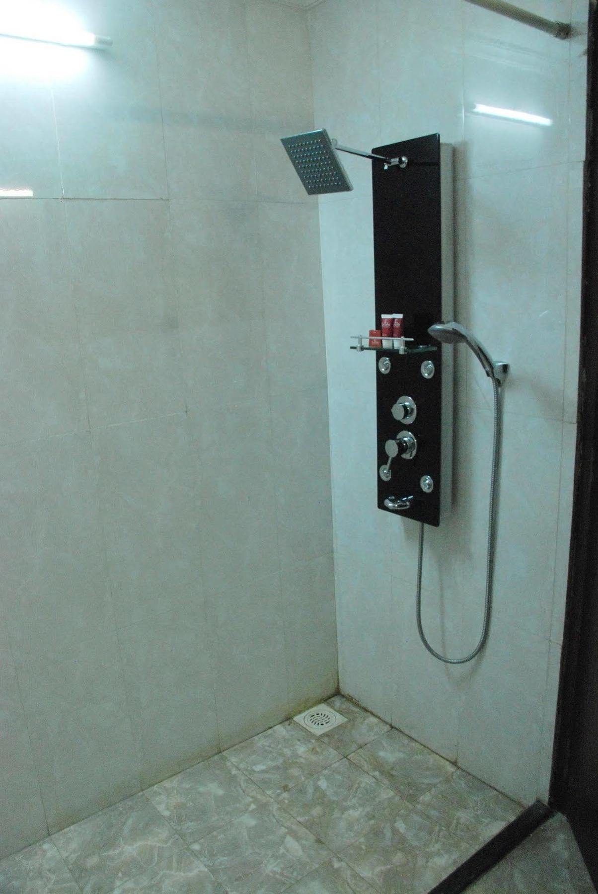 Treebo Trend Hotel Parker Ahmedabad Exterior foto