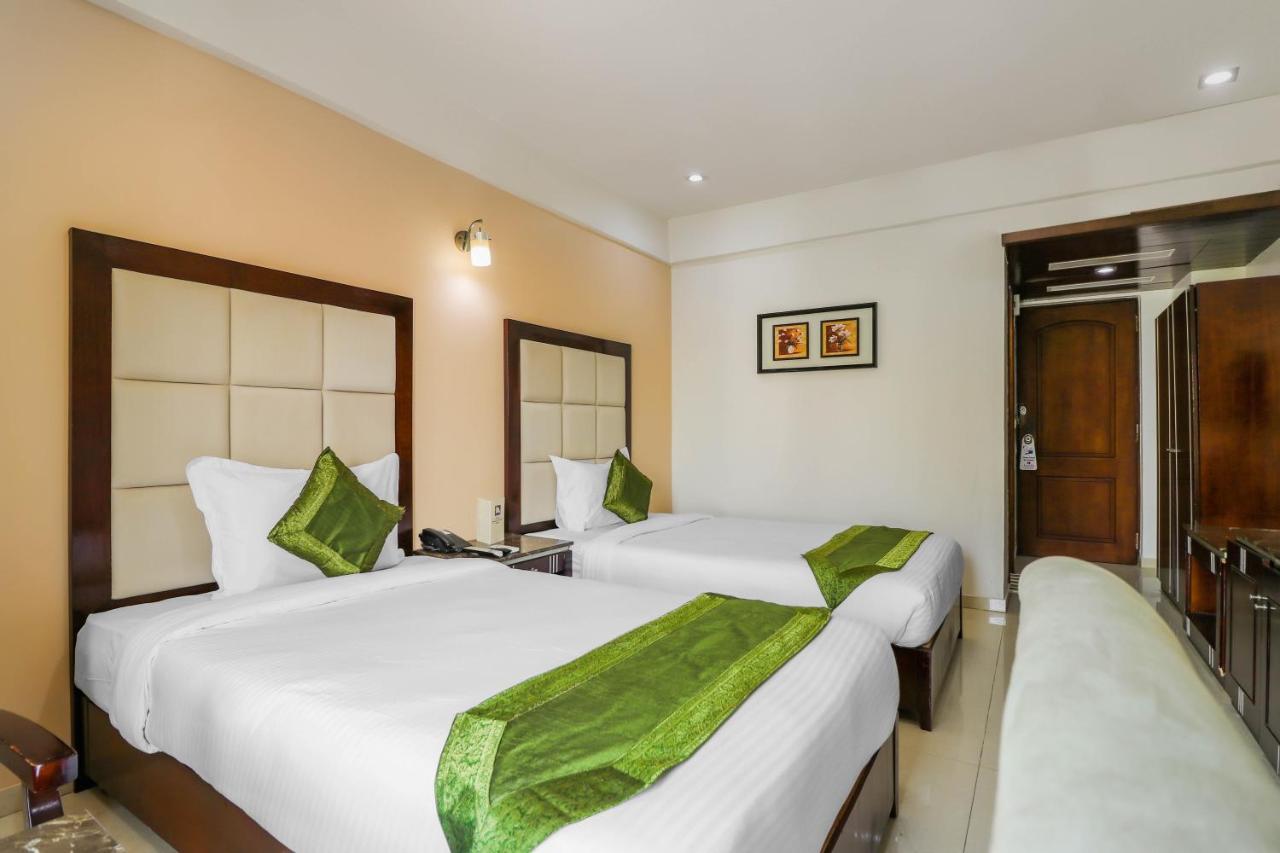 Treebo Trend Hotel Parker Ahmedabad Exterior foto