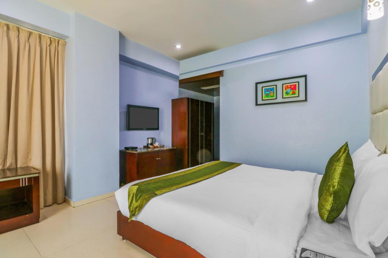 Treebo Trend Hotel Parker Ahmedabad Exterior foto