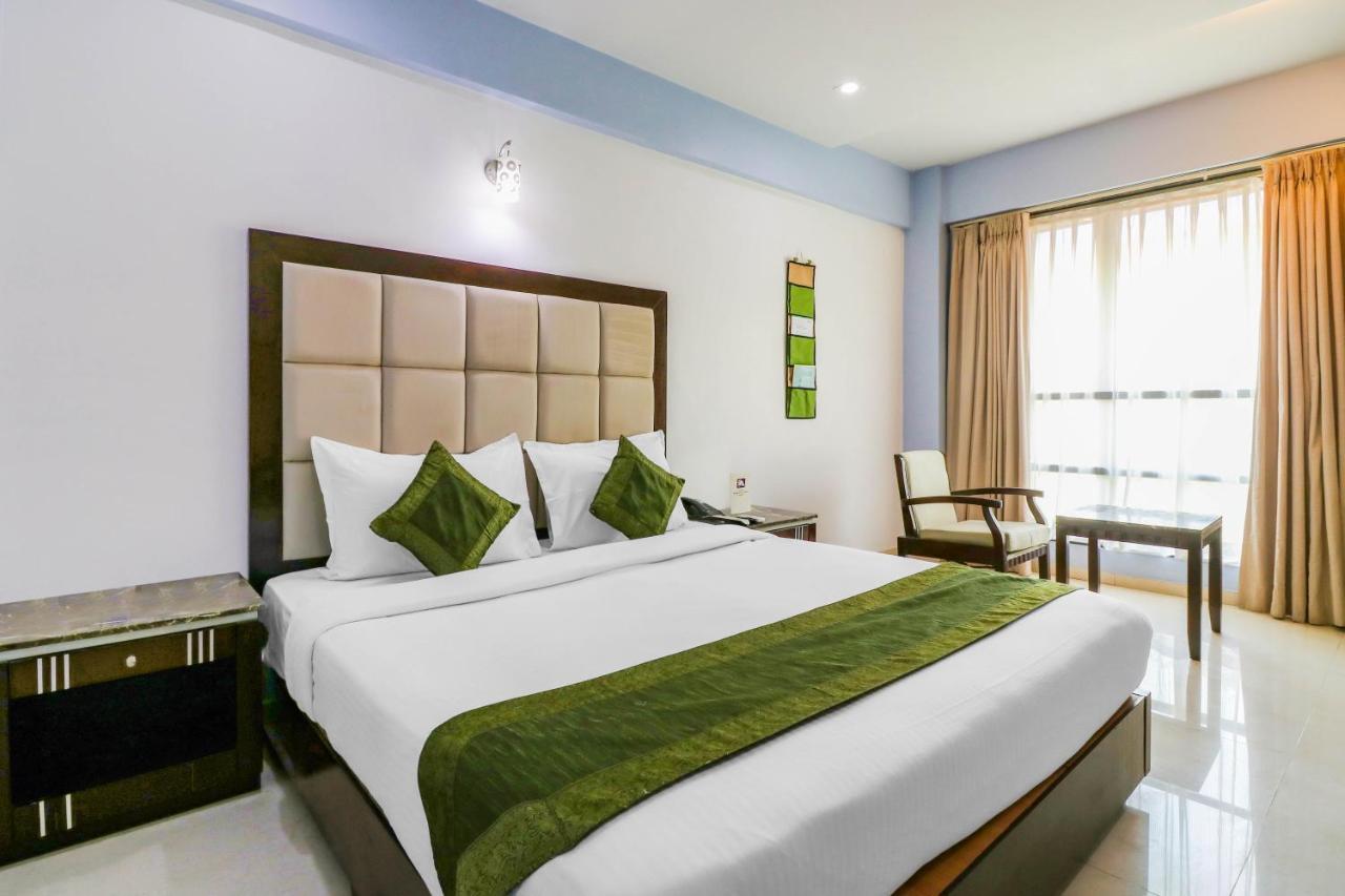 Treebo Trend Hotel Parker Ahmedabad Exterior foto
