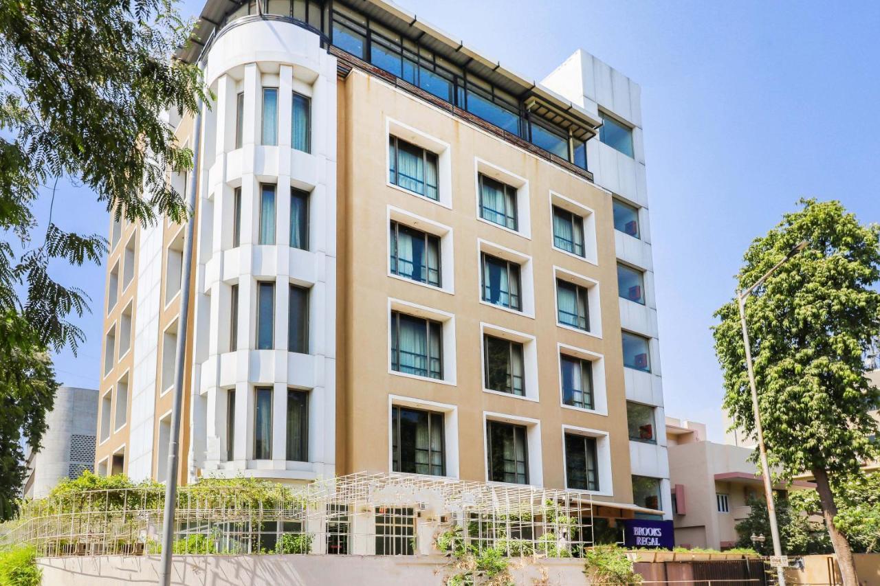 Treebo Trend Hotel Parker Ahmedabad Exterior foto