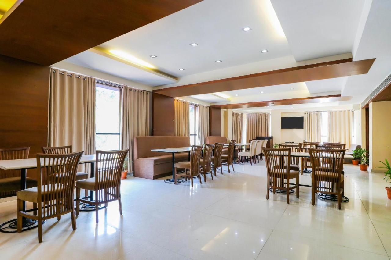 Treebo Trend Hotel Parker Ahmedabad Exterior foto