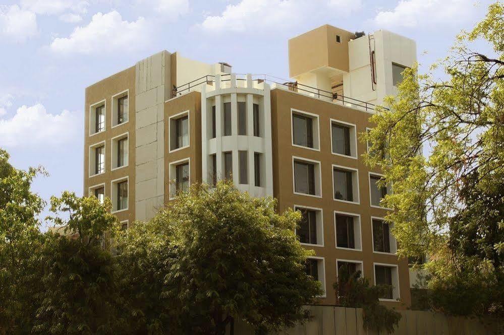 Treebo Trend Hotel Parker Ahmedabad Exterior foto